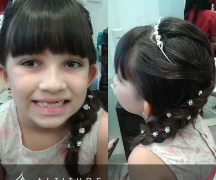 Penteado estilo Frozen para a linda Ágata, por Diego no salão Altitude.