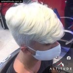 Cabelo platinado masculino