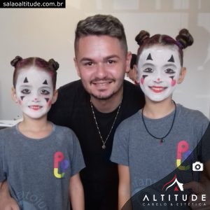 Maquiagem profissional de palhaço infantil