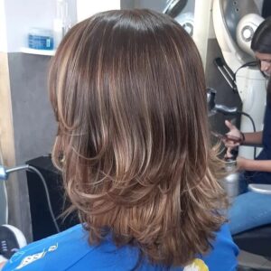 Mechas com corte (depois, por trás)