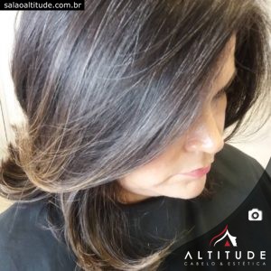 Corte feminino semi longo
