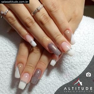 Unhas de gel decoradas