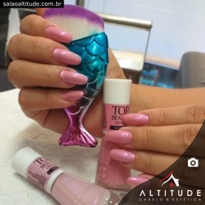 Unhas rosa