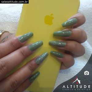 Unhas verde militar